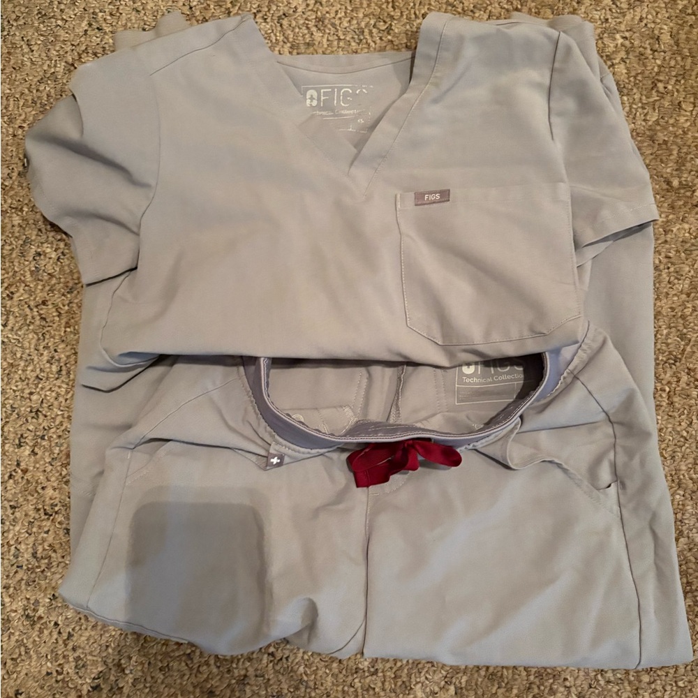 Figs Light Gray Scrub Set